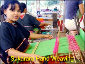 Sukarara-Hand-Weaving